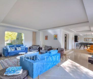 Maison à louer Valbonne, Cote d'Azur, France10 500 EUR / Mois - Photo 1
