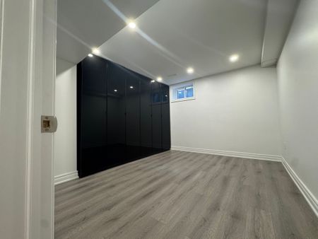 For Lease - 23 Argonne Crescent, Toronto, Ontario - Photo 2