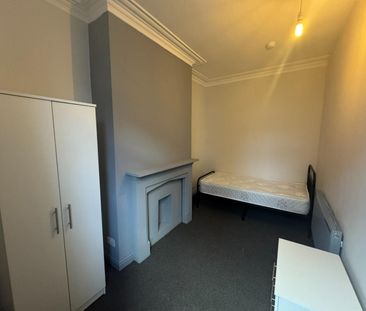 4 bedroom House To Let - Photo 3