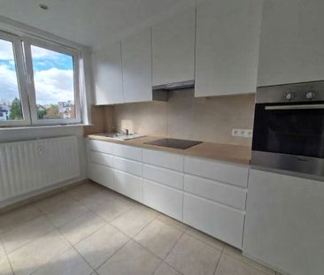 Appartement te huur in Elsene voor € 1.800 met 3 slaapkamers - Photo 2