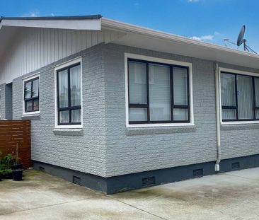 Te Atatu Peninsula- Three Bedroom House - Photo 1
