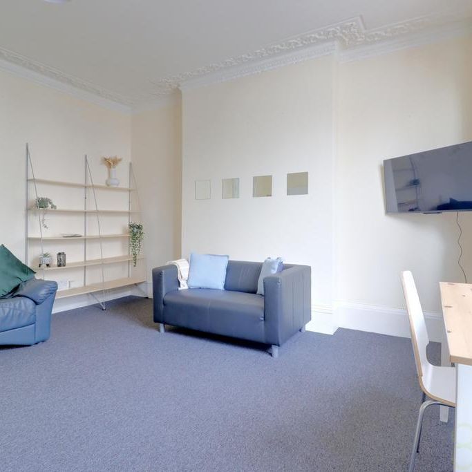 1 bedroom in a house share to rent - Photo 1