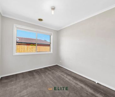 Just a short stroll to local shops and the beautiful Lake! - Photo 2