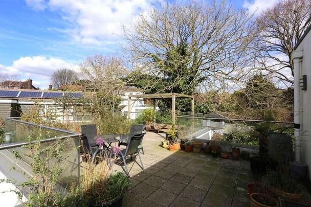 The Upper Drive, Hove, BN3 - Photo 1