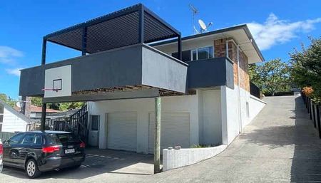 Modern and Elevated 3BR Glenview Home - Photo 5