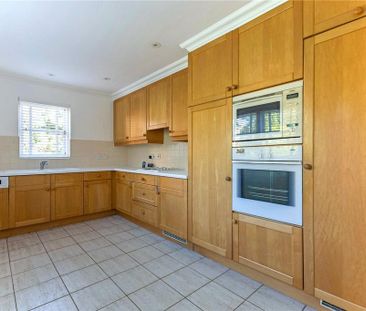 4 bedroom end of terrace house to rent - Photo 4