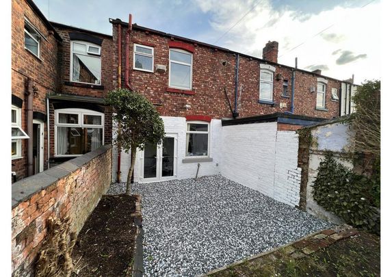 1 bedroom in a house share to rent - Photo 1