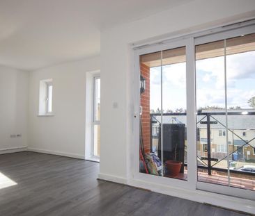 2 bedroom flat to rent - Photo 2