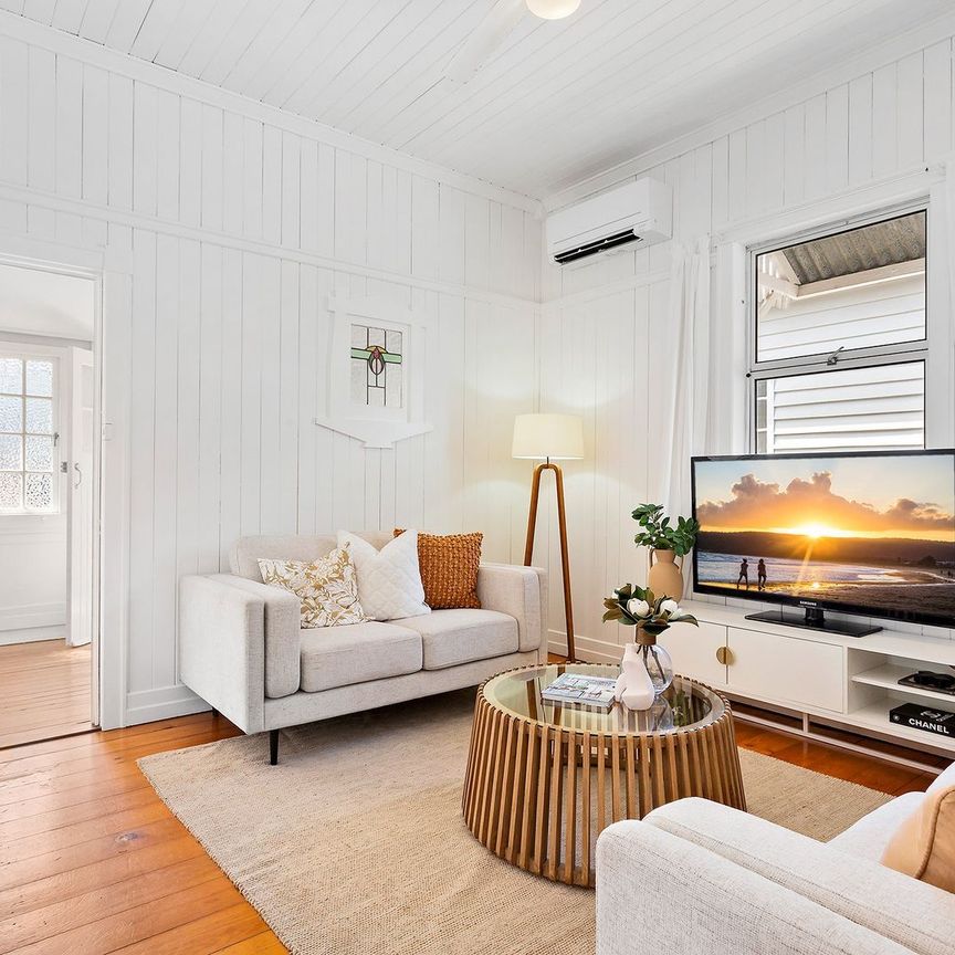 Cute as a Button! - Photo 1