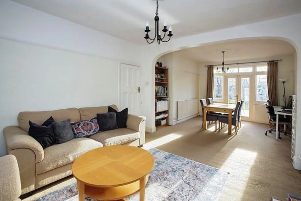 3 Bed Terraced House, Dereham Road, IG11 - Photo 1