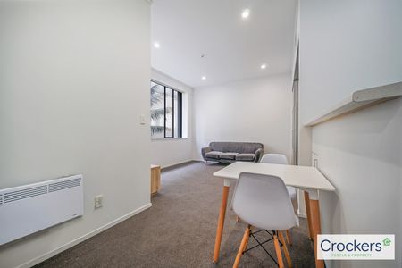 Victoria City - Opposite Sky Tower - Carpark available - Photo 2