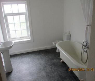 2 bedroom end of terrace house to rent - Photo 4