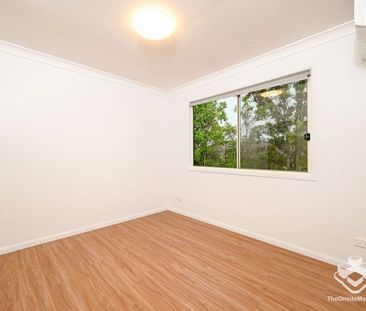 A Peaceful, Comfortable & Fully Renovated Townhouse in Ashmore - Photo 4