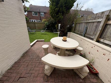 3 bedroom semi-detached house to rent - Photo 3