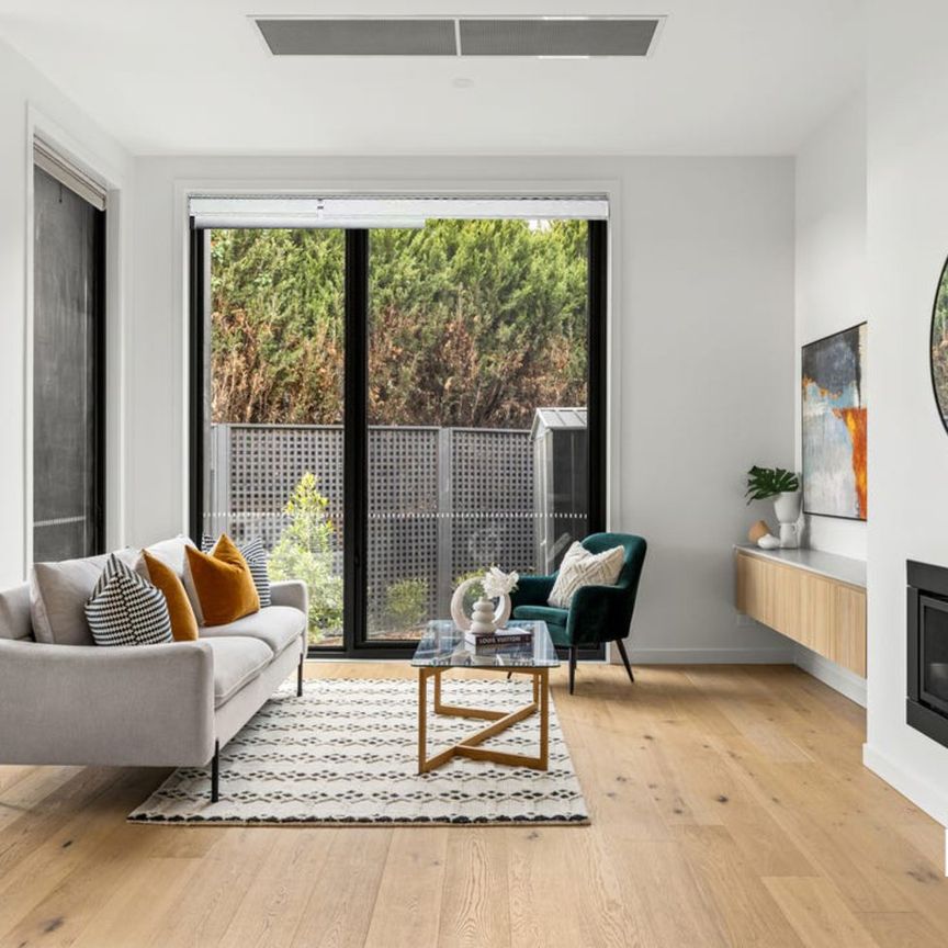 Brand new luxury home in heart of Doncaster - Photo 1