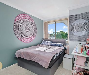 Exceptional Four-Bedroom Family Home in Tranquil Cul-de-Sac Setting - Photo 4