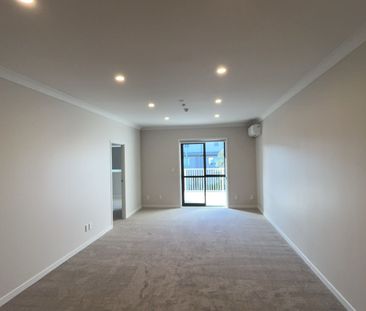 One Bedroom and a Carpark, Stancombe Road - Photo 3