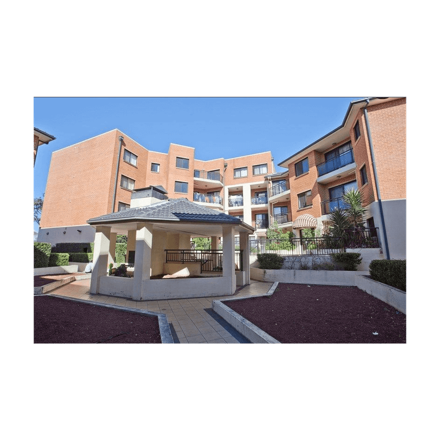 3 BEDROOM APARTMENT - Photo 1