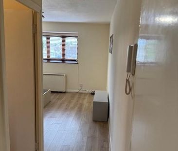 Studio to rent - Photo 6