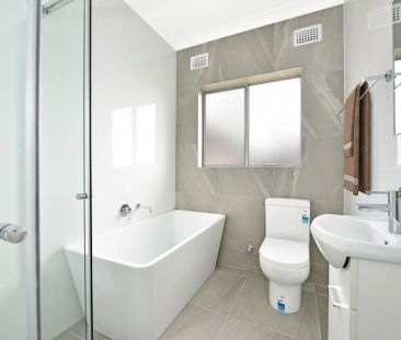 Renovated two-bedroom apartment offering contemporary finishes - Photo 6