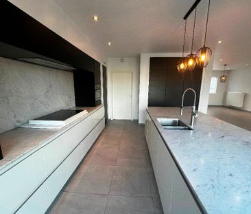 Ruime woning met drie slaapkamers, tuin en garage. - Photo 5