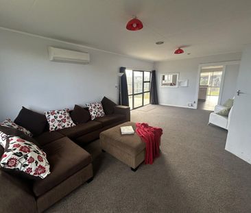 Four-bedroom Castlecliff home - Photo 2