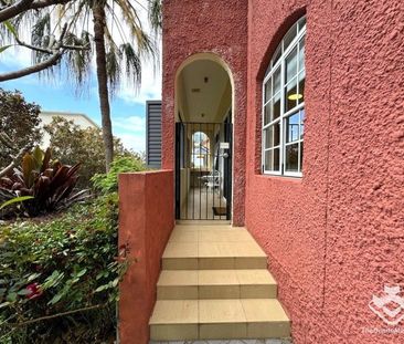 Fully Furnished - Bright and Spacious Home in Emerald Lakes - Photo 4