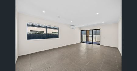 Brand New 4 Bedroom Home — 4 Tomatina Way, Berwick VIC 3806 - Photo 5