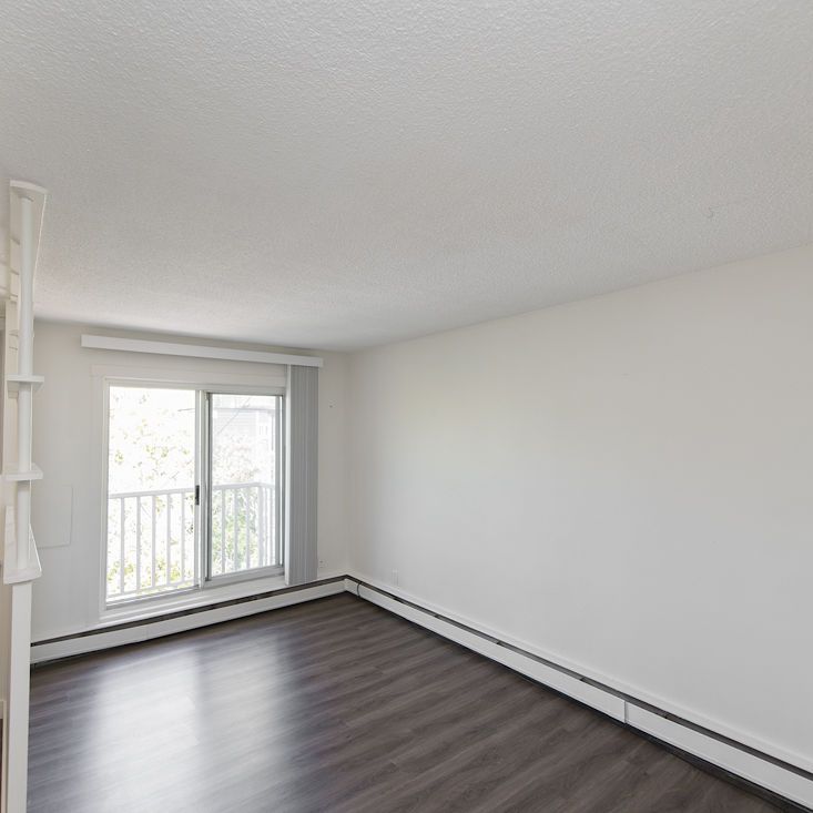 306 21 Avenue SW, Calgary - Photo 1