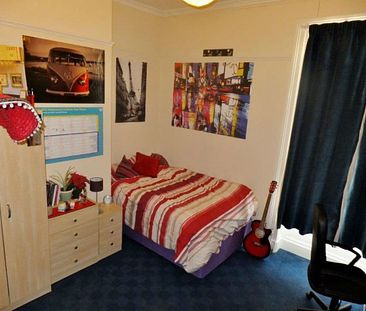 16 Bedrooms - Student House - Bradford - Photo 4