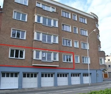 Goed gelegen authentiek appartement met 2 slaapkamers en garage - Photo 1