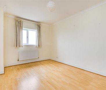 2 bedroom in Barnes - Photo 3