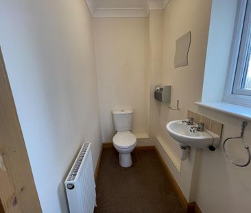 3 bedroom semi-detached house to rent - Photo 6