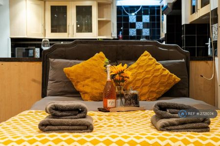 Studio to rent - Photo 3