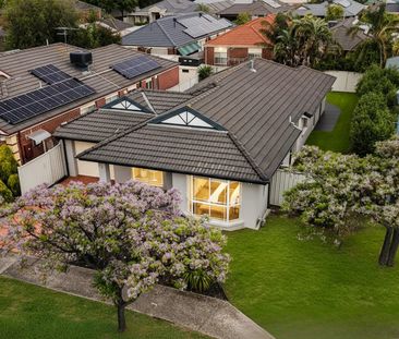 Comfortable Family Living Opposite Parklands - Photo 5