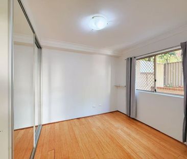 Modern Low-Rise Apartment with Oversized Courtyard in Prime Location - Photo 3