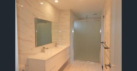 Modern 4-Bedroom Townhouse With Stunning Views - Photo 4