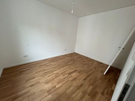 Erstbezug nach Sanierung - Attraktive 3- Zimmer Maisonettewhg. mit Dachterrasse zu vermieten! - Foto 2