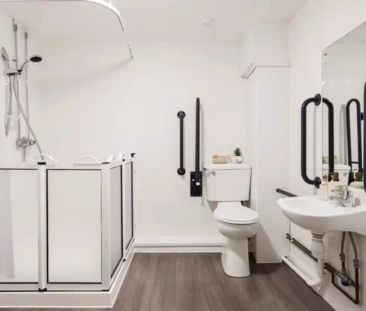 Double Wheelchair Accessible Studio - Photo 6