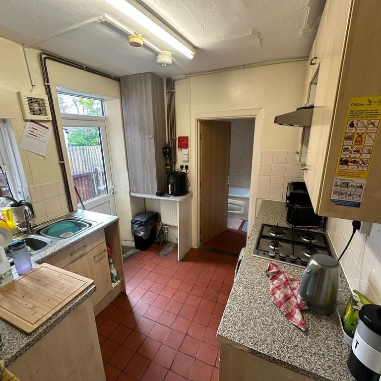 3 bedroom semi-detached house to rent - Photo 1