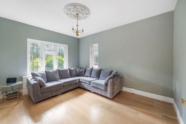 Byfleet Road, Cobham, KT11 - Photo 1