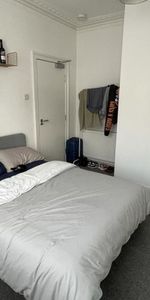 5 Bed Semi-Detached House, Woodcote Road, SO17 - Photo 3