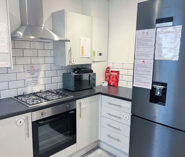 Room in a Shared House, Newcombe Street, L6 - Photo 6