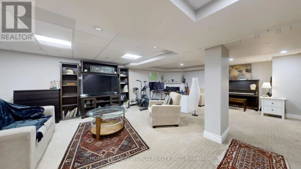 33 BEATTY CRESCENT - Photo 1