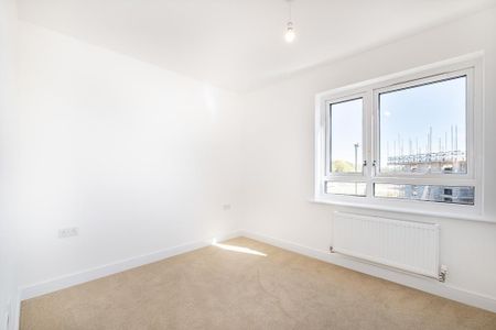 2 bedroom end of terrace house to rent - Photo 3