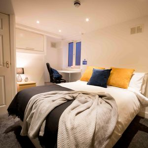 Fabulous 6 Bed House Share in LS6! - Photo 2