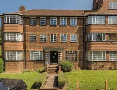 1 bedroom in a flat share to rent - Photo 1