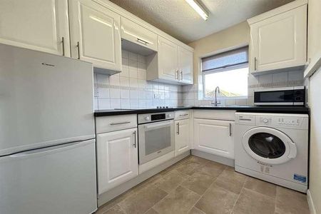 Chineham, Basingstoke, RG24 - Photo 5