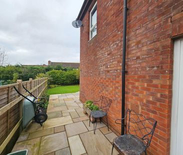 3 bedroom end of terrace house to rent - Photo 1