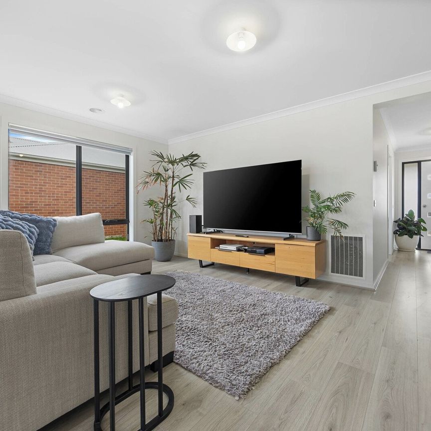 MODERN FAMILY LIVING - Photo 1